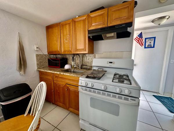 Northwood Pines, 618 32nd St, West Palm Beach, Florida 33407, image 2