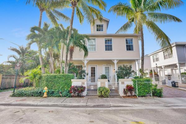 Pineapple Village North, 602 S Federal Hwy #16, Lake Worth Beach, Florida 33460, image 1