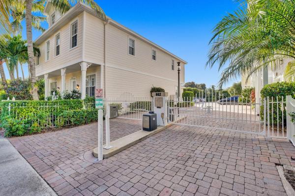Pineapple Village North, 602 S Federal Hwy #16, Lake Worth Beach, Florida 33460, image 1
