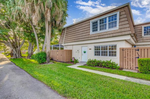 Winchester Courts, 4338 Hazel Ave #B, Palm Beach Gardens, Florida 33410, image 1