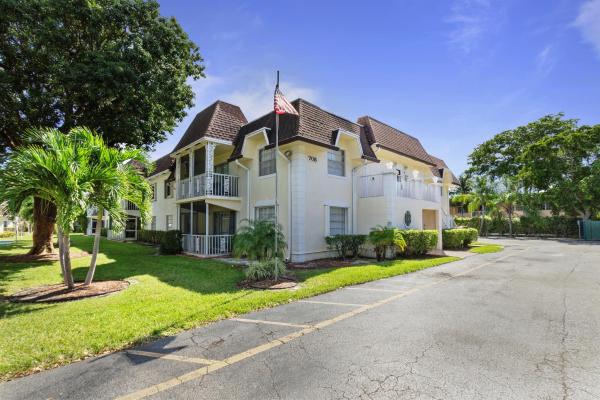Brookfield Gardens North, 708 SE 2nd Ave #427, Deerfield Beach, Florida 33441, image 1