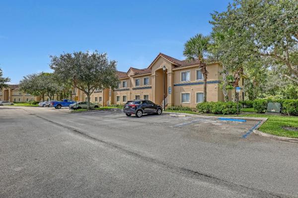 Belvedere Isles, 1165 Golden Lakes Blvd #1215, West Palm Beach, Florida 33411, image 2