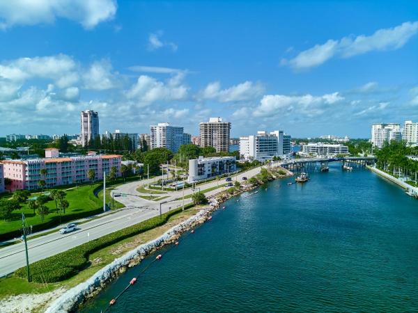 Newth Gardens, 1001 E Camino Real, Boca Raton, Florida 33432, image 2