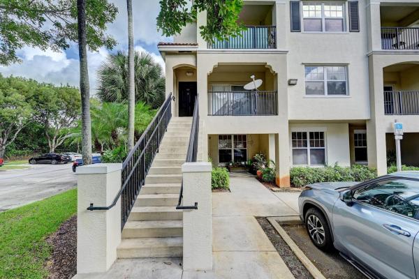 Poinciana Place, 6020 W Sample Rd #301, Coral Springs, Florida 33067, image 1