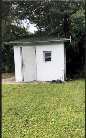 Stephens Manor, 839 NW 76th St, Gladeview, Florida 33150, image 2