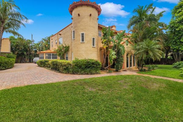 Lakewood, 319 E Lakewood Rd, West Palm Beach, Florida 33405, image 1