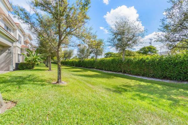 Carriage Pointe Townhomes, 66 Lancaster Rd, Boynton Beach, Florida 33426, image 2