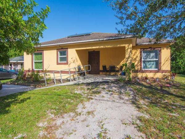 San Lucie Plaza, 3110 W Dixie Blvd, Fort Pierce, Florida 34946, image 1