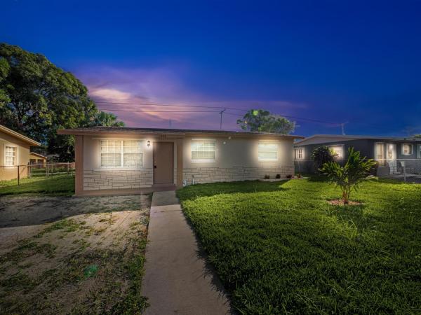 Roosevelt Estates, 1453 8th St, West Palm Beach, Florida 33401, image 1