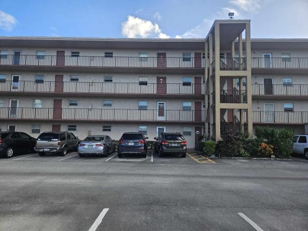 Lakeside Village, 225 Bonnie Blvd #108, Palm Springs, Florida 33461, image 1