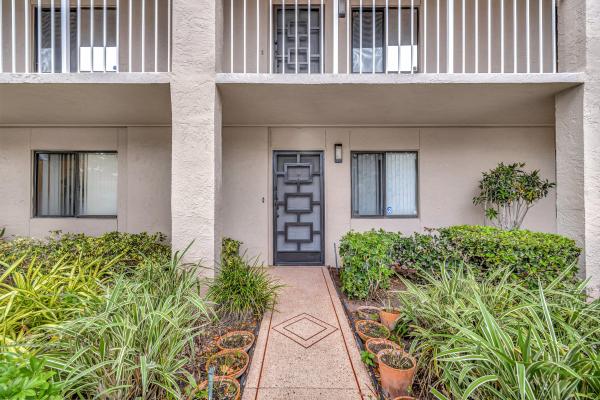 Huntington Pointe, 6193 Pointe Regal Cir #109, Delray Beach, Florida 33484, image 2