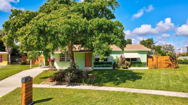 Lake Osborne Estates, 1609 Nanette Ct, Lake Worth Beach, Florida 33461, image 1