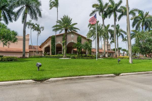 Huntington Pointe, 6107 Kings Gate Cir, Delray Beach, Florida 33484, image 2