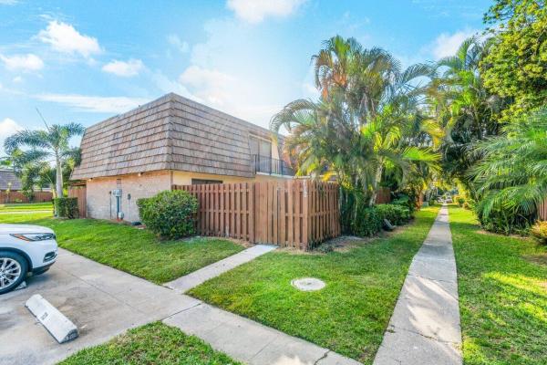 Springdale, 712 Springdale Cir, Palm Springs, Florida 33461, image 1