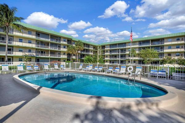 Hampton Gardens, 806 SE 7th Street St #104, Deerfield Beach, Florida 33441, image 1