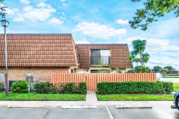 Village Of Sandalwood Lakes North, 244 Charter Way, West Palm Beach, Florida 33407, image 1