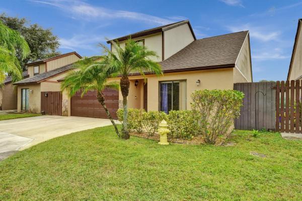 Beaumont Place, 104 Beaumont Ln, Palm Beach Gardens, Florida 33410, image 1