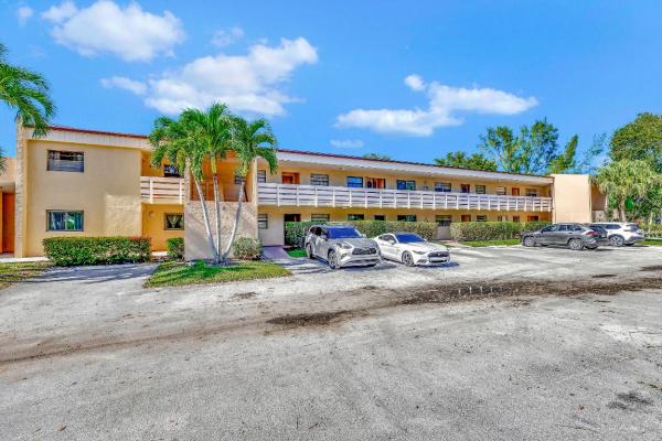 Crystal Bay Club, 4491 Crystal Lake Dr #B101, Deerfield Beach, Florida 33064, image 1