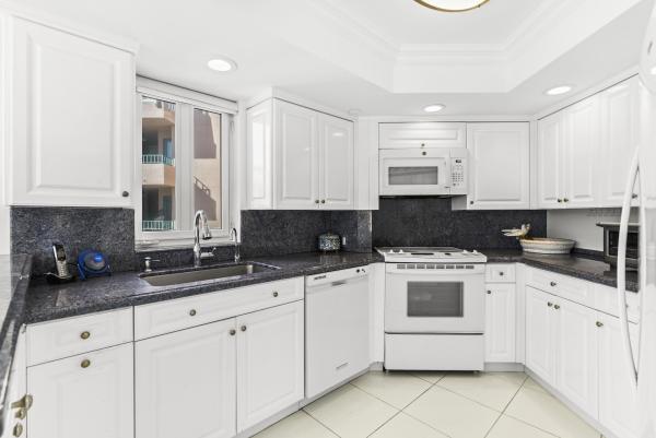 Mizner Court, 120 SE 5th Ave #426, Boca Raton, Florida 33432, image 2