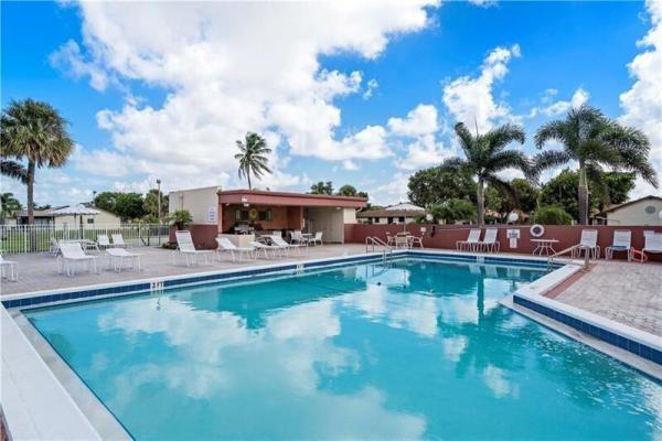 The Meadows Of Crystal Lake, 2050 SW 17th Pl, Deerfield Beach, Florida 33442, image 2