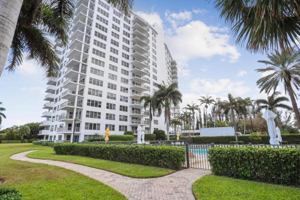 Lake House South, 875 E Camino Real, Boca Raton, Florida 33432, image 1