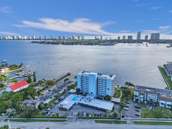 Lake Harbor Cove, 3040 Lake Shore Dr #605, Riviera Beach, Florida 33404, image 1