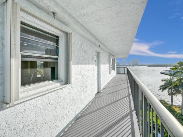Lake Harbor Cove, 3040 Lake Shore Dr #605, Riviera Beach, Florida 33404, image 1