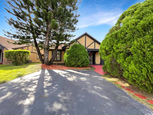 Kingsley Commons, 4446 NW 92nd Way, Sunrise, Florida 33351, image 1
