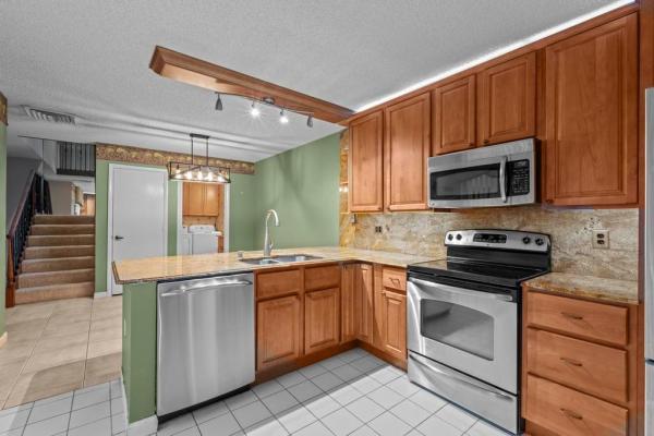 Stamford At Royal Palm Beach, 37 Danbury Ct #A, Royal Palm Beach, Florida 33411, image 1