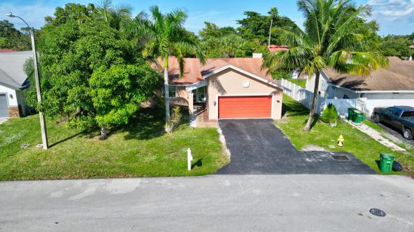 The Oaks At Woodmont, 8321 NW 80th Pl, Tamarac, Florida 33321, image 1