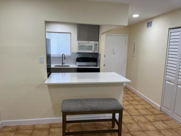 Forest Hill Gardens East, 6120 Forest Hill Blvd #105, West Palm Beach, Florida 33415, image 1
