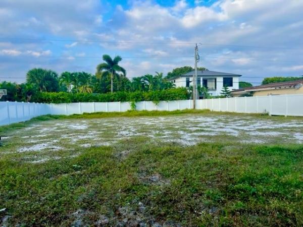 Lake Forest Park, 231 Forest Hill Blvd, West Palm Beach, Florida 33405, image 1