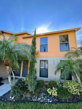 Sandtree Townhouses, 321 Sandtree Dr, Palm Beach Gardens, Florida 33403, image 1