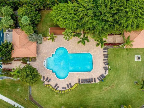 Meadow Lakes At Hillsboro Country Club, 10257 Breezeway Pl, Boca Raton, Florida 33428, image 2