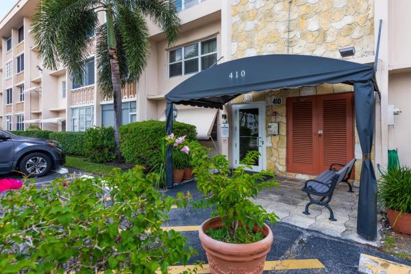 Gulfstream Garden, 410 SE 2nd St #215, Hallandale Beach, Florida 33009, image 1