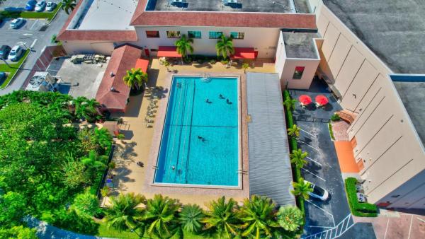Cornwall At Century Village, 4006 Cornwall A, Boca Raton, Florida 33434, image 2