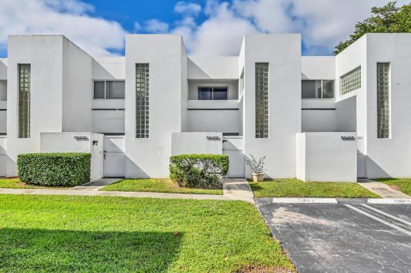 Park Place Townhomes, 5060 Elmhurst Rd #E, West Palm Beach, Florida 33417, image 1