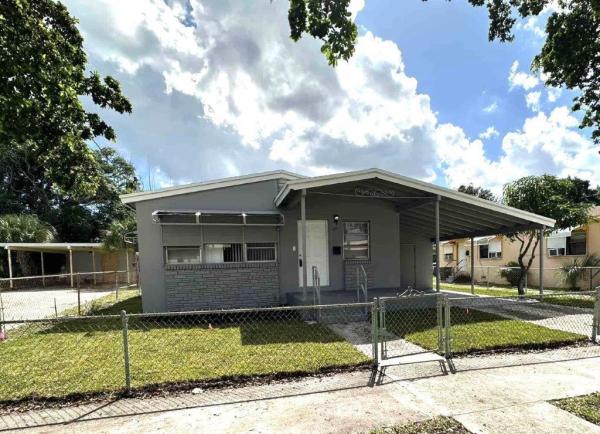 Freshwater Avenue, 1012 15th St, West Palm Beach, Florida 33401, image 1