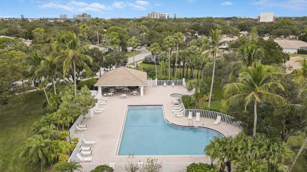 Sun Terrace At The Oaks, 1602 Silverleaf Oak Ct, Palm Beach Gardens, Florida 33410, image 2