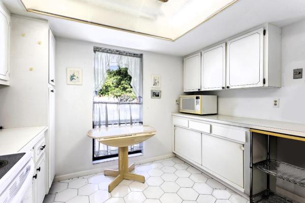 Garden Court Villas, 1714 Consulate Pl #203, West Palm Beach, Florida 33401, image 3