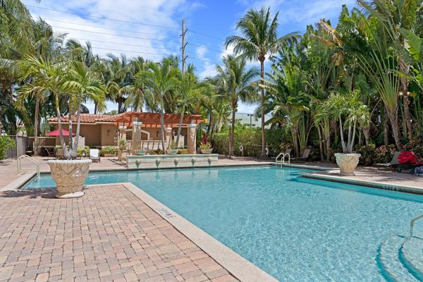 Montecito Palm Beach, 616 Clearwater Park Rd #613, West Palm Beach, Florida 33401, image 2