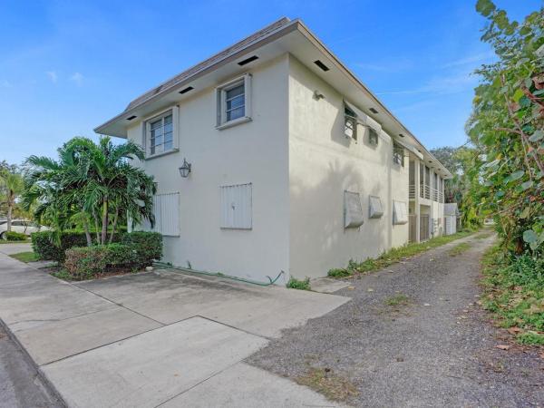 Lakeside Manor, 301 S Lakeside Dr #5, Lake Worth Beach, Florida 33460, image 1