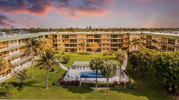 Hampton Gardens, 806 SE 7th St #307, Deerfield Beach, Florida 33441, image 1