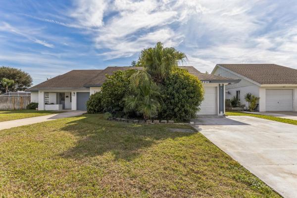 Channing Villas Of Wellington, 11885 Suellen Cir, Wellington, Florida 33414, image 1