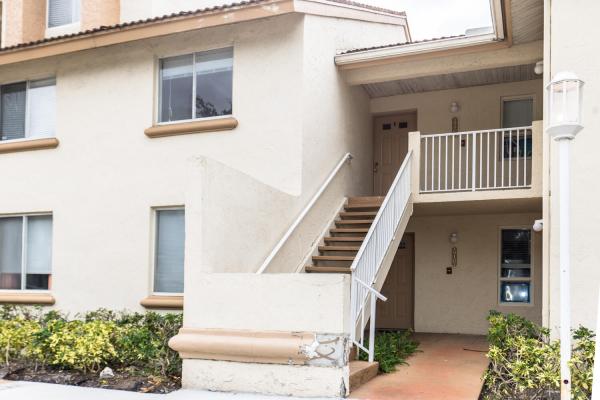 The Sterling Villages Of Palm Beach Lakes, 19207 Glenmoor Dr, West Palm Beach, Florida 33409, image 2