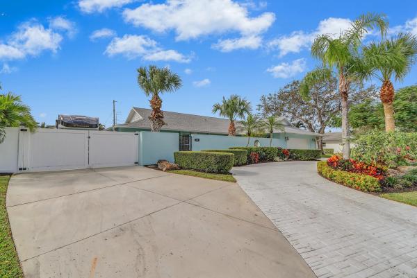 Tequesta Country Club, 41 Golfview Dr, Tequesta, Florida 33469, image 1