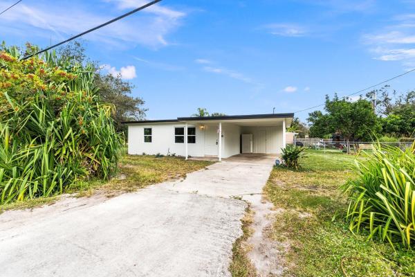 Silver Lake Park, 858 Kanner Dr, Fort Pierce, Florida 34982, image 1