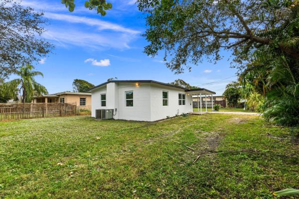 Silver Lake Park, 858 Kanner Dr, Fort Pierce, Florida 34982, image 1
