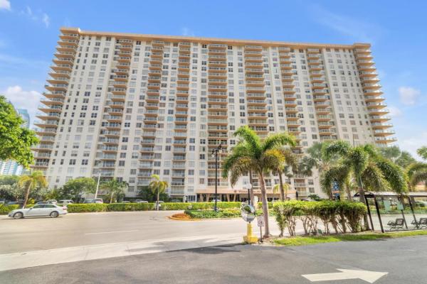 Winston Towers 300, 230 NE 174th St #315, Sunny Isles Beach, Florida 33160, image 1