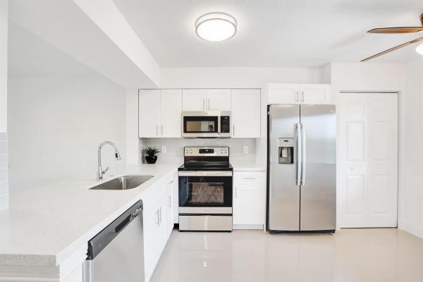 Huntington Lakes 4, 7320 Amberly Ln #403, Delray Beach, Florida 33446, image 1